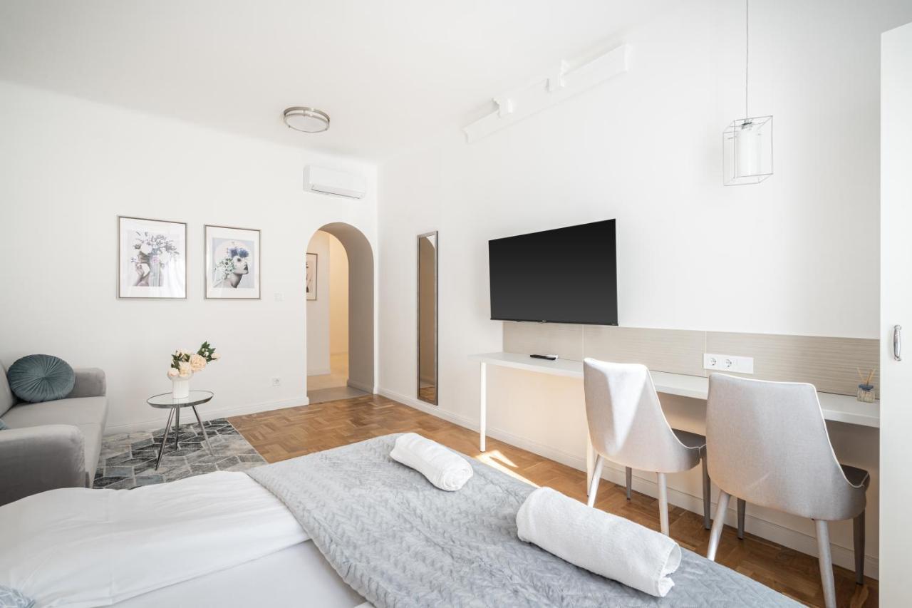D71 - Dob 71 Cozy - Location By Bqa Apartmán *