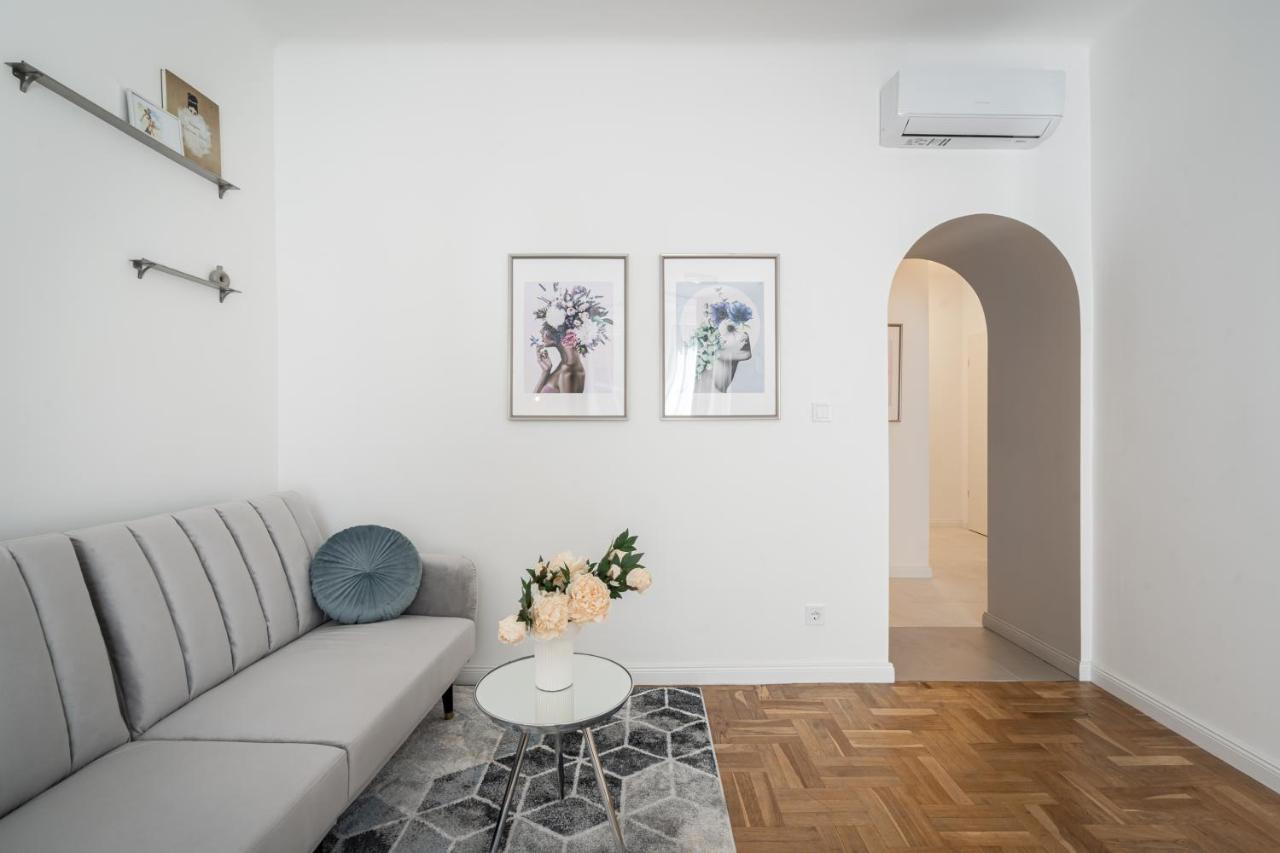 D71 - Dob 71 Cozy - Location By Bqa Apartmán